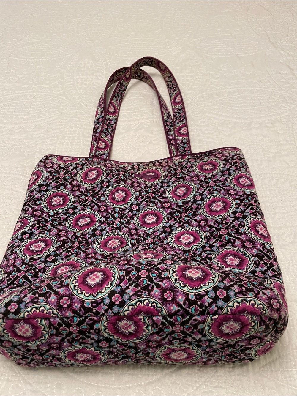Vera Bradley LILAC MEDALLION Quilted Tote or Travel Bag In PRISTINE Condition - Picture 14 of 14
